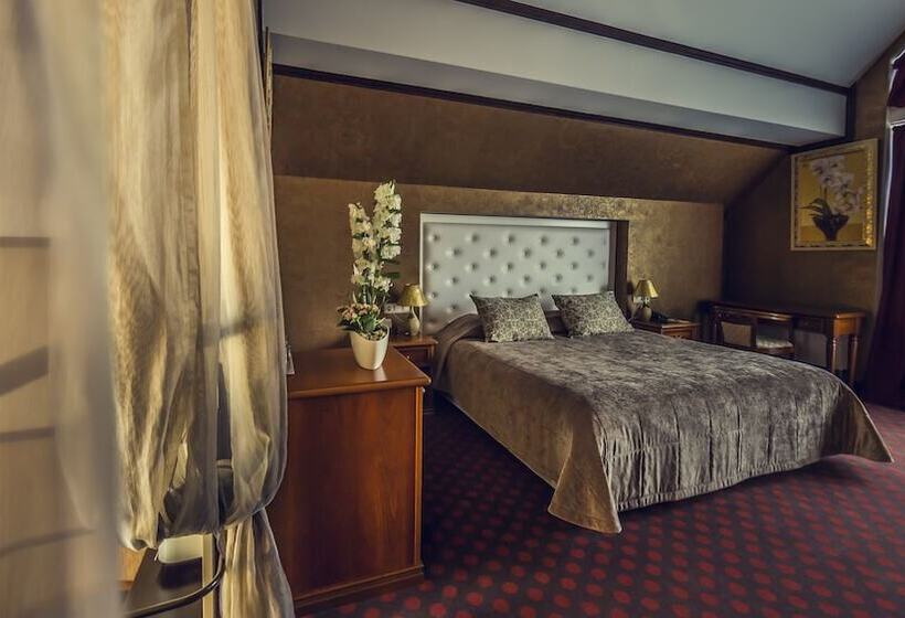 سوئیت پرزیدنت, Park Hotel Golosievo