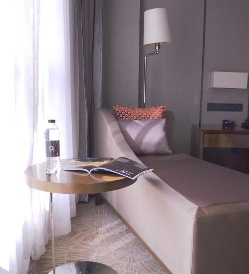 اتاق اجرایی با تخت بزرگ, The Qube Hotel Shanghai Xinqiao