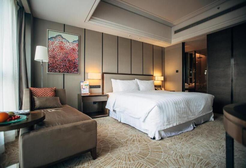 带大床的豪华间, The Qube Hotel Shanghai Xinqiao