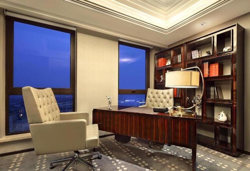 سوئیت رویال, The Qube Hotel Shanghai Xinqiao