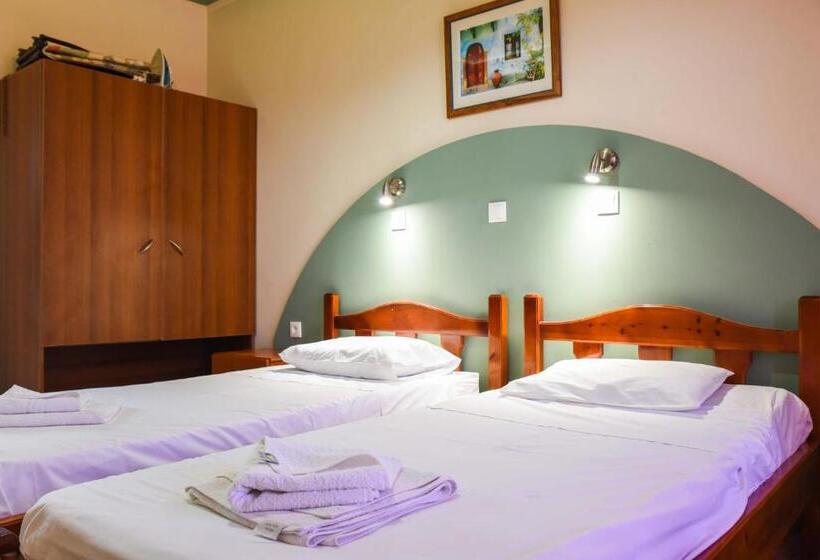 스탠다드 스튜디오, Chrysoula Hotel & Apartments