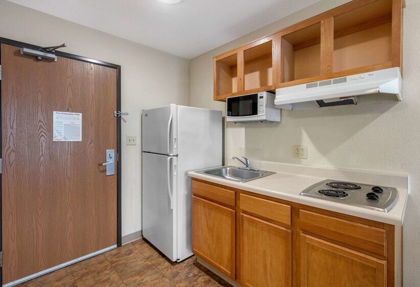 带2个双人床的标准工作室, Suburban Studios Huntsville University Area