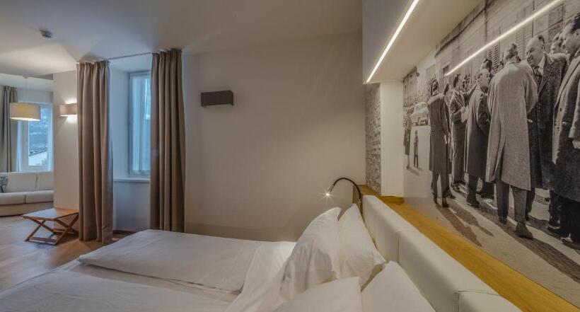 四人高级间, Albergo Caffe Centrale