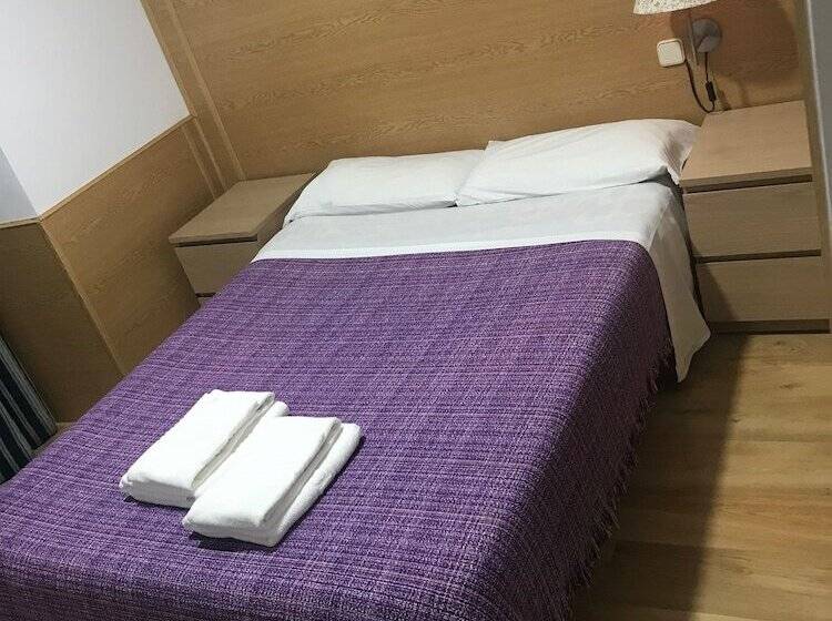 Habitación Estándar Cama Matrimonio, Hostal San Blas