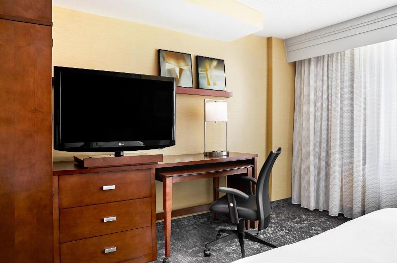 스위트 킹사이즈 침대, Courtyard By Marriott Jackson