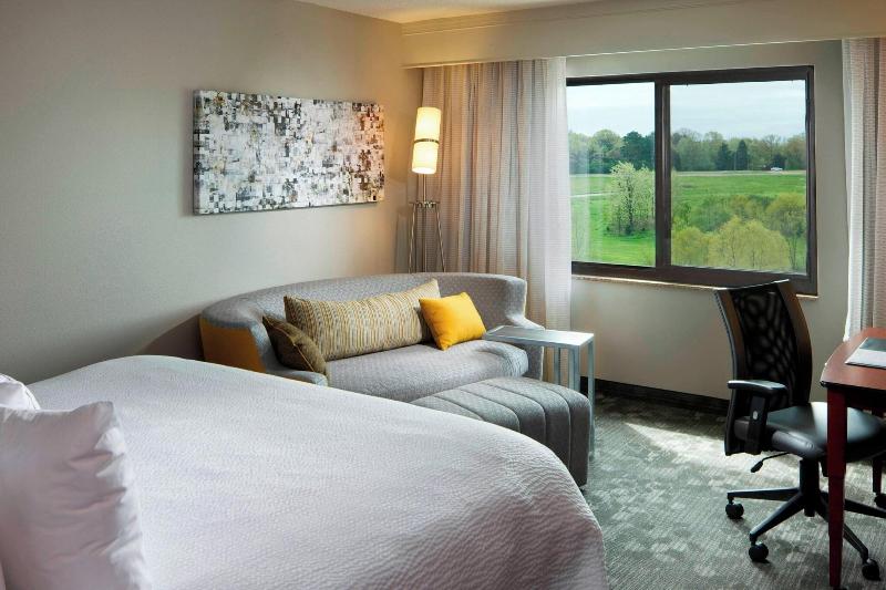스탠다드 룸 킹사이즈 침대, Courtyard By Marriott Jackson