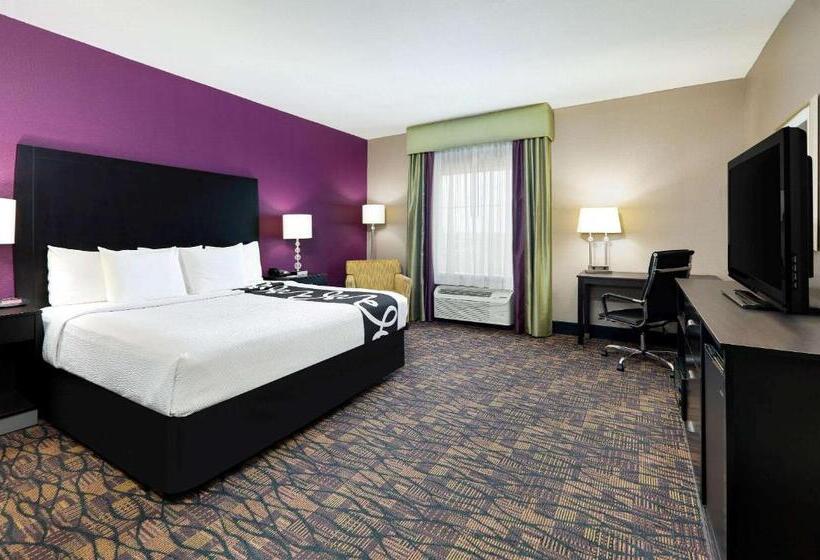Номер Deluxe Кровать Кинг, La Quinta By Wyndham Jourdanton   Pleasanton