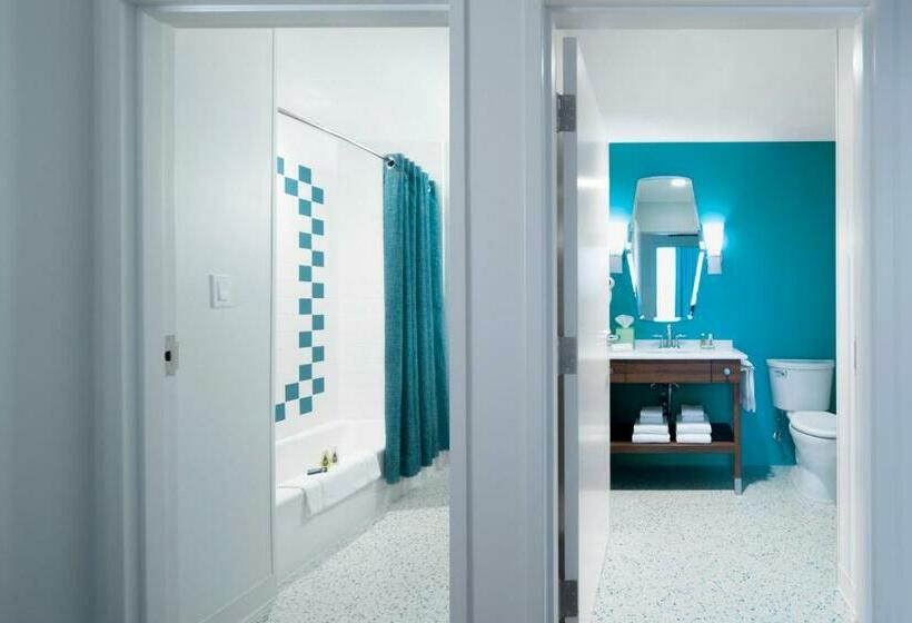 اتاق استاندارد با چشم‌انداز, Universal's Cabana Bay Beach Resort
