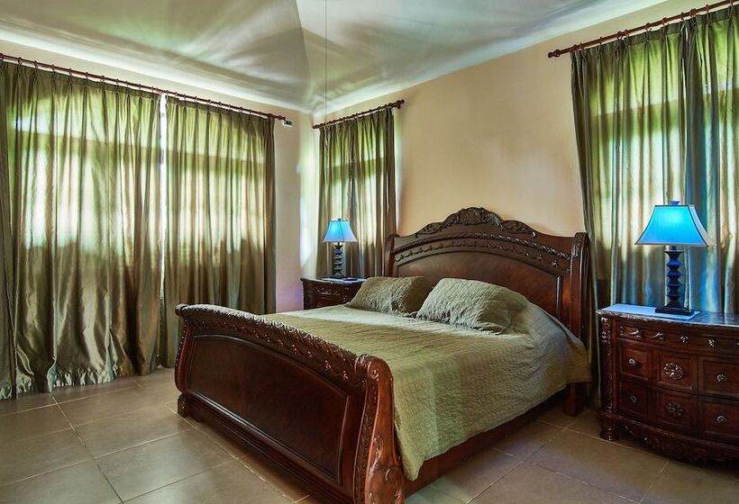 ویلای 4 خوابه, Villa Deluxe At Ocean Village