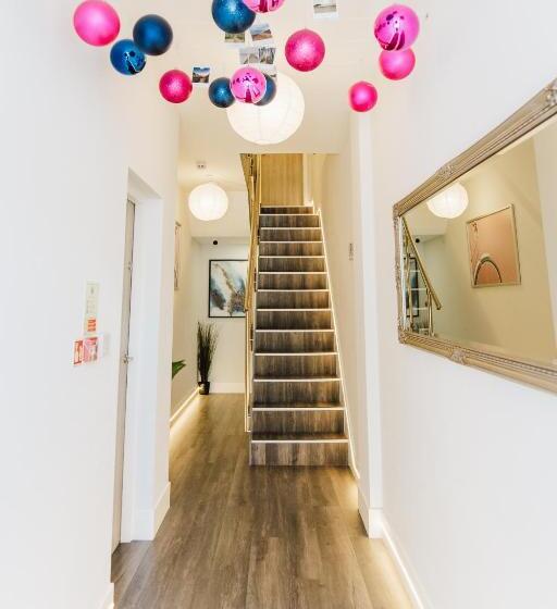 استودیوی لوکس, Prime Suites Lytham
