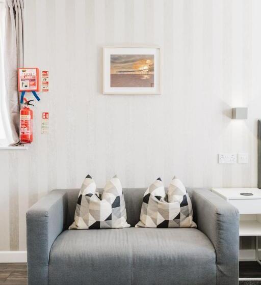 استودیوی لوکس, Prime Suites Lytham