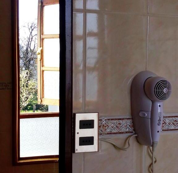 Standardrum Delat Badrum, Hostal Torre De Babel