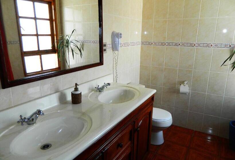 Chambre Quadruple Standard Salle de Bains Commune, Hostal Torre De Babel