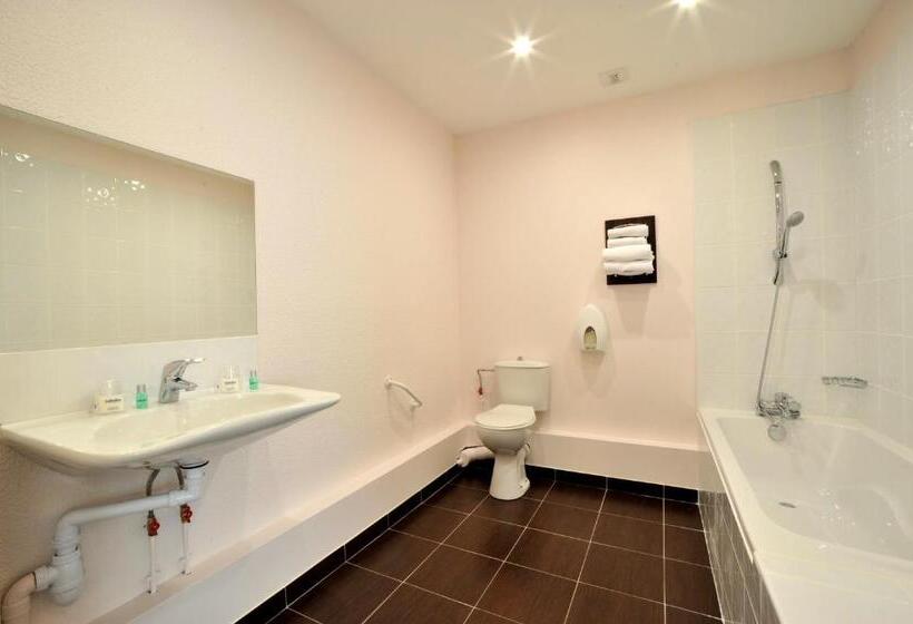 Четырехместный Номер Superior, Brit Hotel Lyon Nord Dardilly