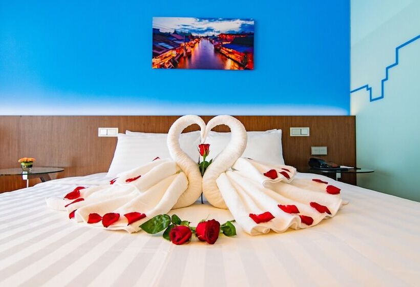 Номер Deluxe, Galleria Sukhumvit 10 Bangkok By Compass Hospitality