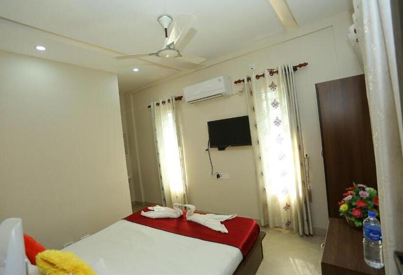 Номер Стандарт, Innate Inn