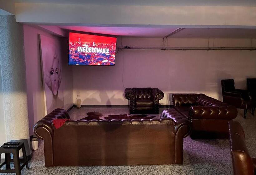 اتاق لوکس, Downtown Treasure Place