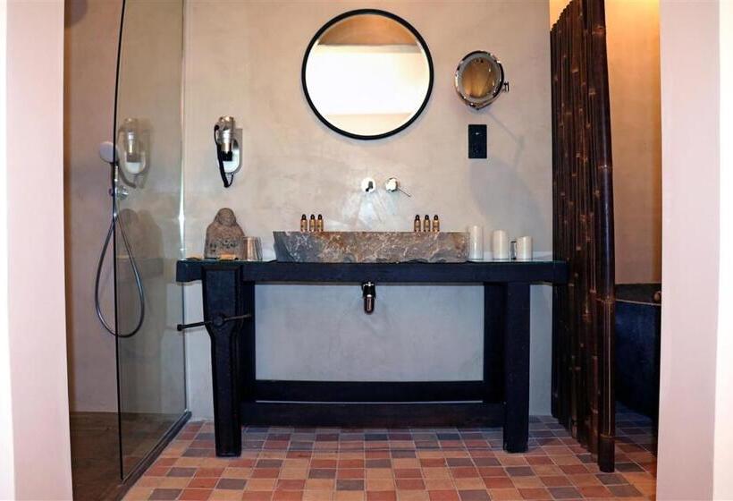 디럭스 룸 킹사이즈 침대, L Amourier Chambres D Hôtes Pour Amoureux Avec Jacuzzi Ou Baignoire Xxl