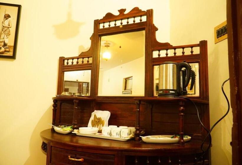 标准间, Tanjore Inn