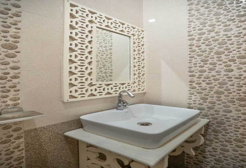 اتاق لوکس, Lillywoods Zac Beach Resort, Calangute