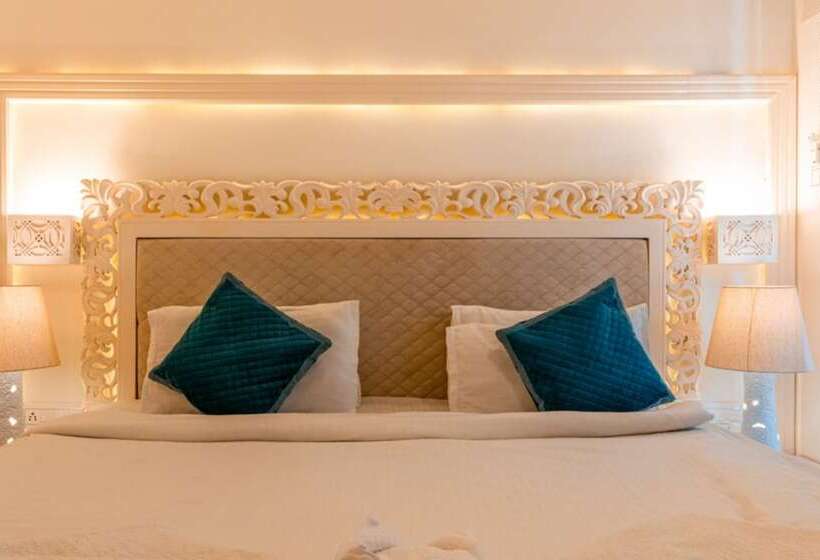 سوئیت پرزیدنت, Lillywoods Zac Beach Resort, Calangute