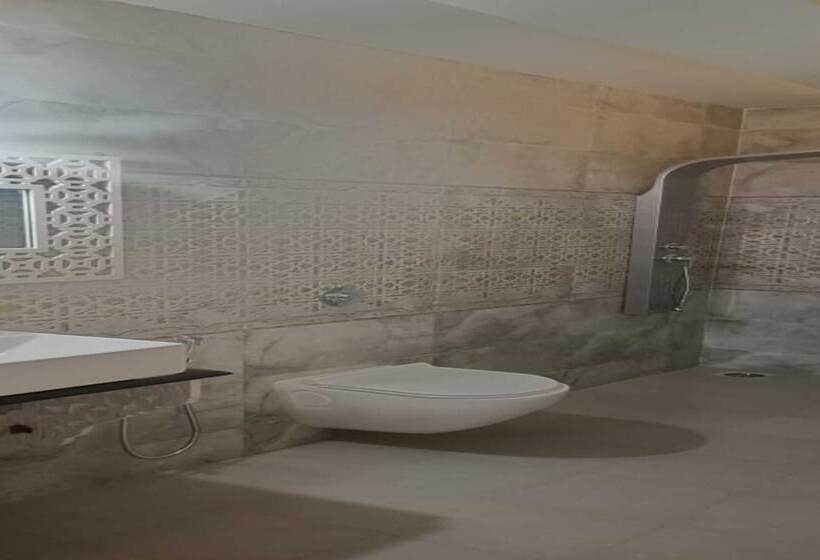 سوئیت پرزیدنت, Lillywoods Zac Beach Resort, Calangute