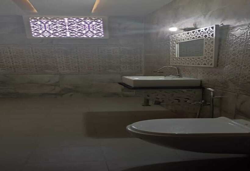 سوئیت پرزیدنت, Lillywoods Zac Beach Resort, Calangute
