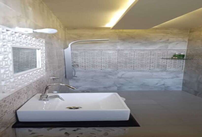 سوئیت پرزیدنت, Lillywoods Zac Beach Resort, Calangute