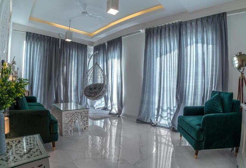 سوئیت پرزیدنت, Lillywoods Zac Beach Resort, Calangute
