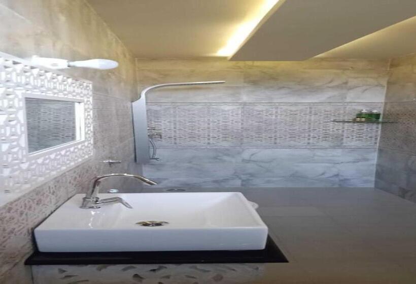 سوییت خانوادگی, Lillywoods Zac Beach Resort, Calangute