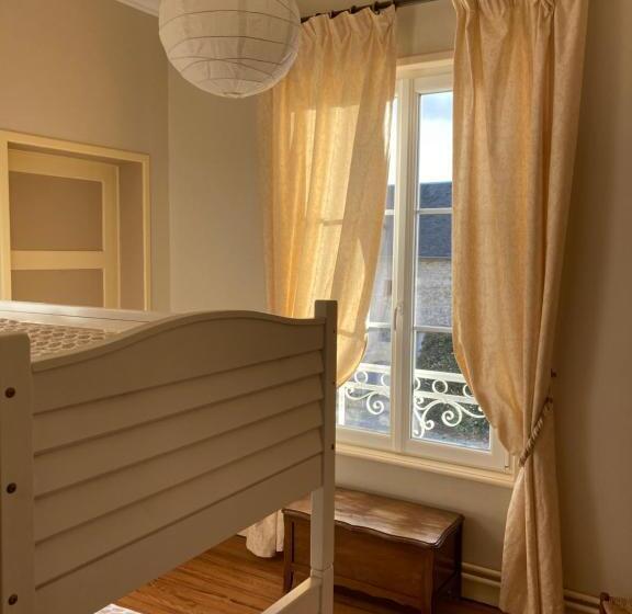 패밀리 스위트, Les Chambres D Omaha Beach Etablissement Avec Deux Chambres D Hôtes, Petit Déjeuner Compris Fait Mai