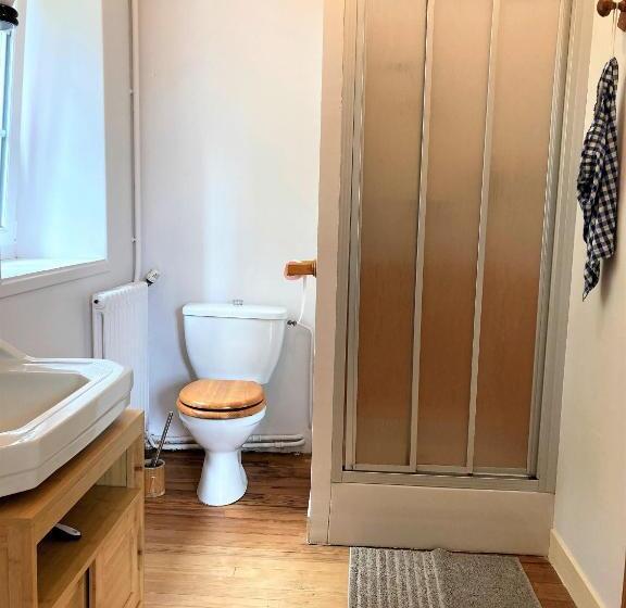 패밀리 룸, Les Chambres D Omaha Beach Etablissement Avec Deux Chambres D Hôtes, Petit Déjeuner Compris Fait Mai