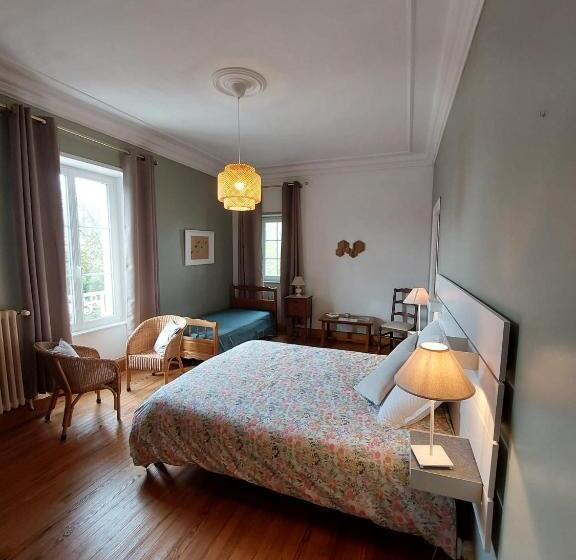 Семейный Номер, Les Chambres D Omaha Beach Etablissement Avec Deux Chambres D Hôtes, Petit Déjeuner Compris Fait Mai