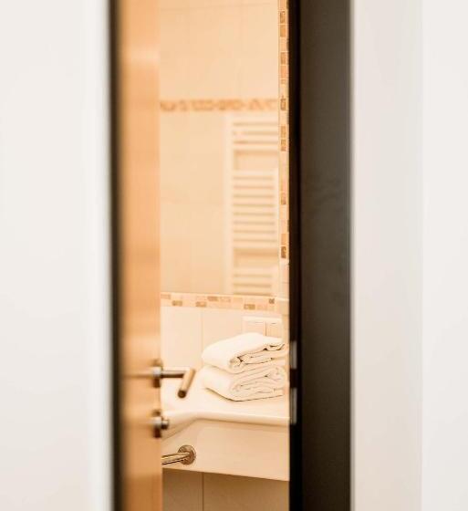 اتاق استاندارد یک نفره, B&b Hotel Die Barbara