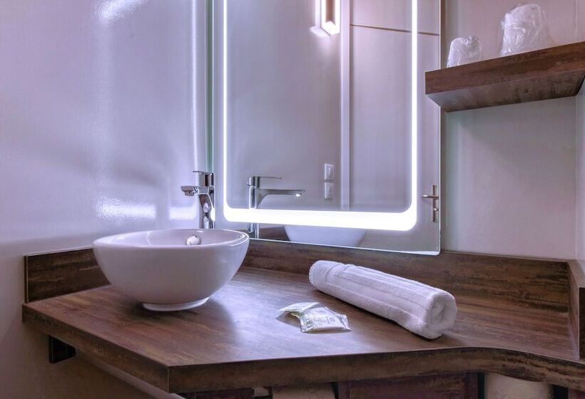 Номер Стандарт, Brit Hotel Confort Pau Lons