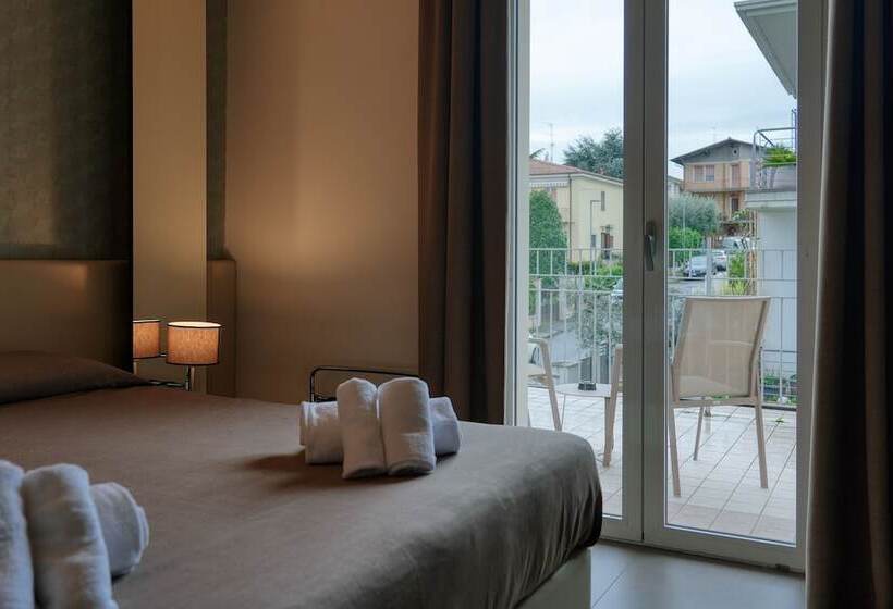 Номер Стандарт с Балконом, Palazzo Del Garda & Spa