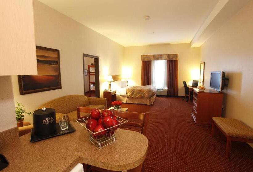 Family Suite, Pomeroy Inn And Suites Dawson Creek