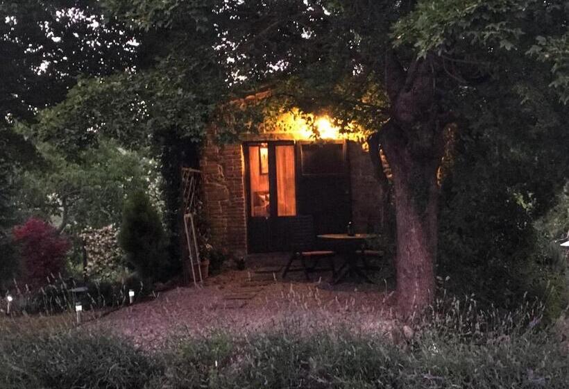 Quarto Estandar, Il Nascondiglio   The Hideaway