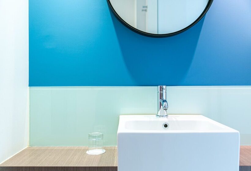 Номер Комфорт, The Originals Boutique Hotel Saint James, Montaigu Vendée, Nantes Sud