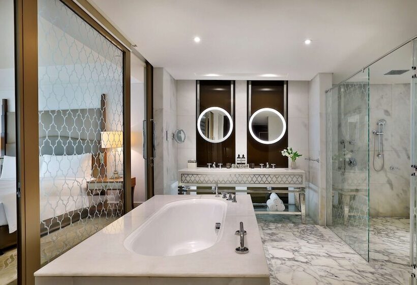 Люкс Deluxe Кровать Кинг, Waldorf Astoria Dubai Palm Jumeirah