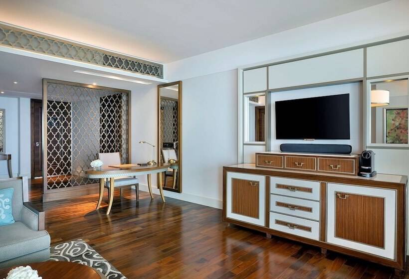 Люкс Deluxe Кровать Кинг, Waldorf Astoria Dubai Palm Jumeirah