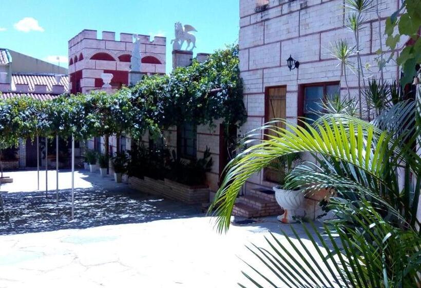 Люкс Семейный 2 Спальни, Pousada Al Castello Di Giulietta E Romeo