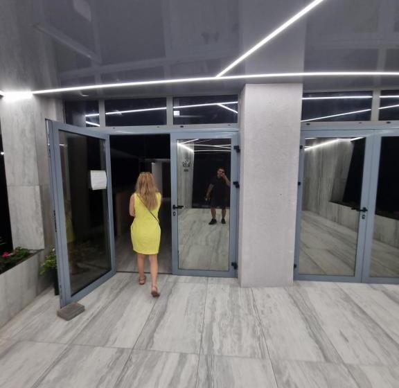 آپارتمان 1 خوابه با چشم‌انداز دریا, Denis Apartament 2 Camere