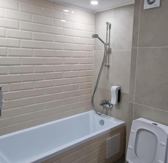آپارتمان 1 خوابه با چشم‌انداز دریا, Denis Apartament 2 Camere