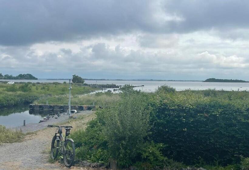 1 Bedroom Apartment Lake View, Lakeland Midsummer Lakehouse