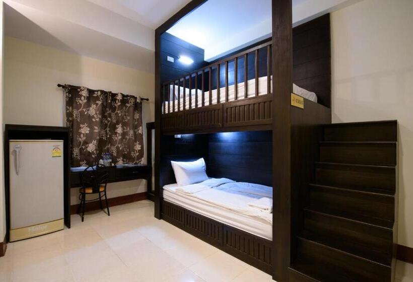 Трехместный Номер Стандарт с Балконом, Chana Place Lanna
