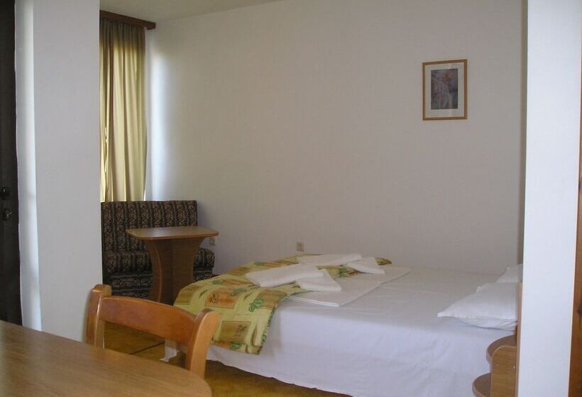 Номер Стандарт с Балконом, Family Hotel Sunarita