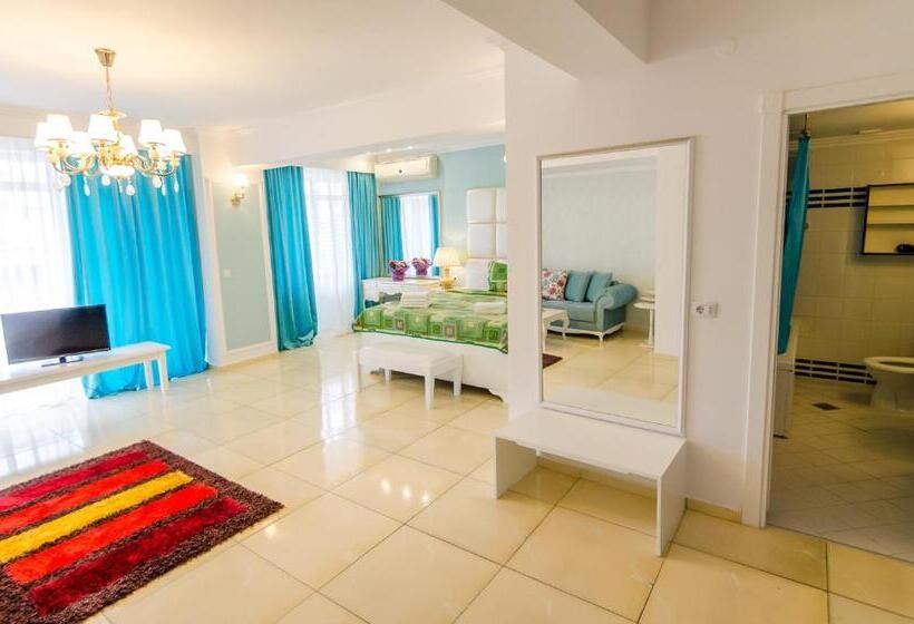 استودیوی استاندارد, Phoenicia Holiday Resort