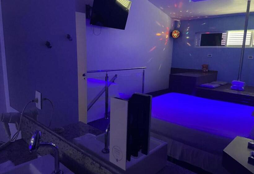 스위트 킹사이즈 침대, Motel Mediterrâneo