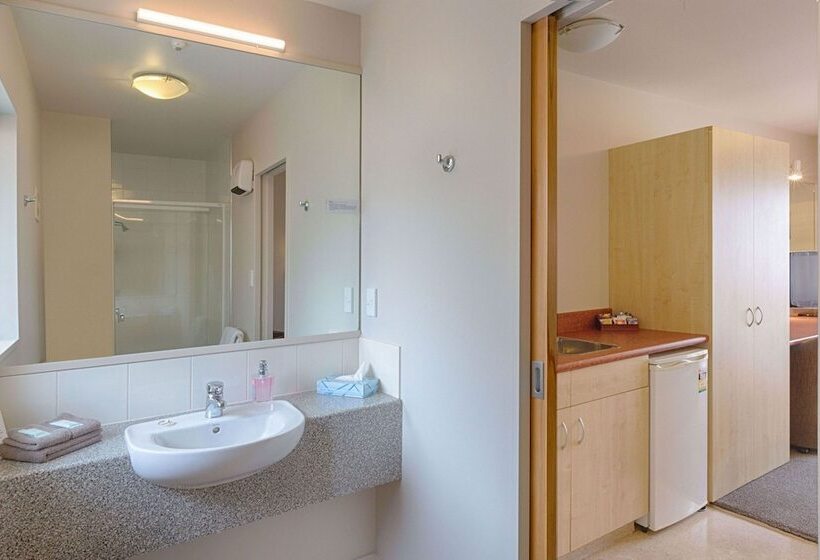 스탠다드 스튜디오, Bella Vista Motel Napier